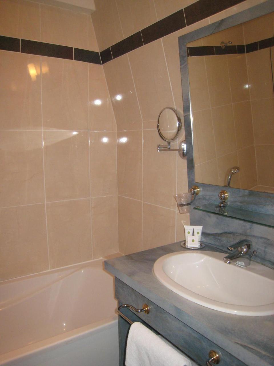 Hotel Les Marechaux Auxerre Zewnętrze zdjęcie